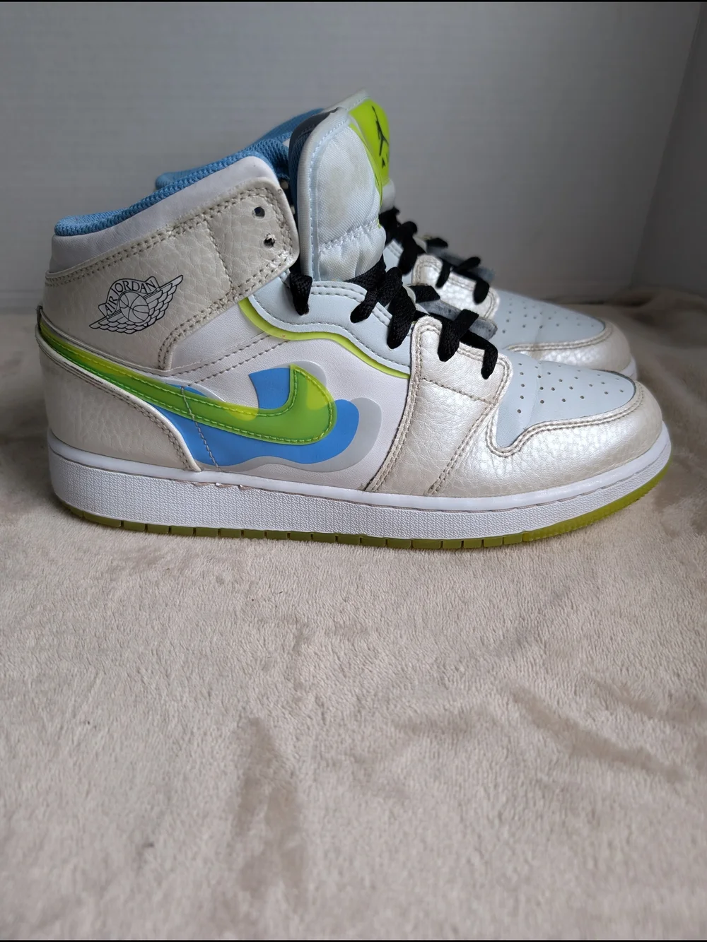 Nike Air Jordan 1 Mid SE Warped Swoosh Size 7Y